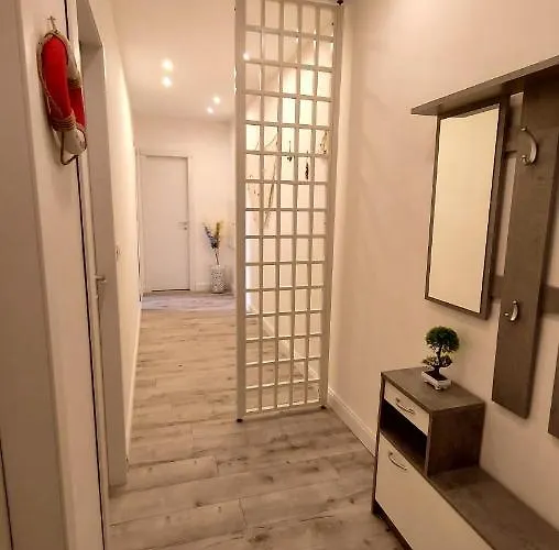 Green Central House Apartman *